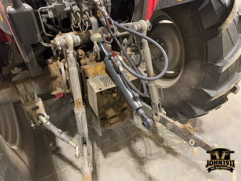 Hydraulic Top Link Installed