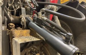 Hydraulic Top Link Installed